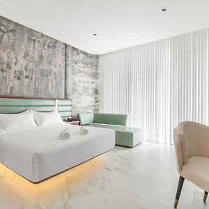 Deluxe Double Room Bath